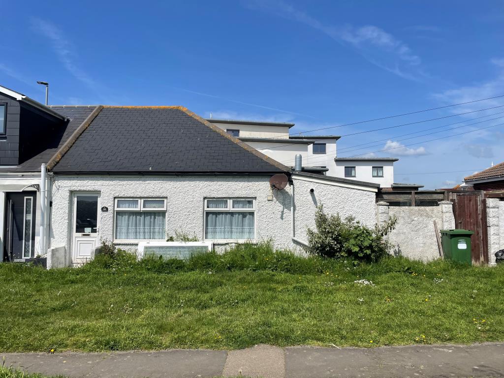 Lot: 67 - BUNGALOW FOR INVESTMENT - Front elevation